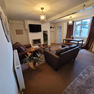 Apartment Seaside Flat With Fireplace Fast Wifi Free Parking, Scarborough