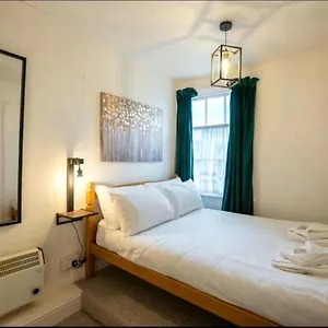 Apartment Sea Side Flat 5 With Fast Wifi And Free Parking, Scarborough